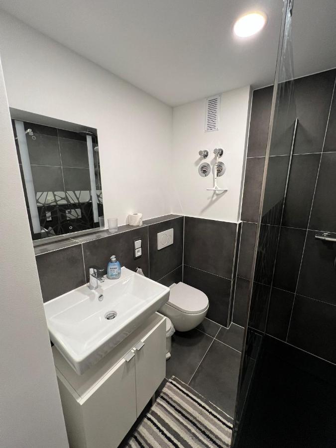 Modernes Appartement In Der Innenstadt Кьолн Екстериор снимка